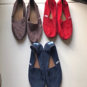 Lot if 3 pairs of Toms